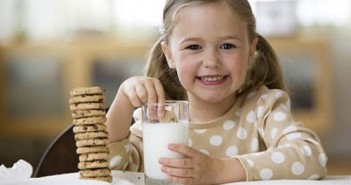 Chế độ ăn uống phù hợp cho trẻ tự kỷ